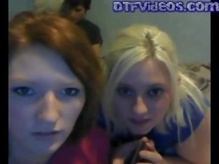 Webkamera trojice s 2 concupiscent dospívající kundičky