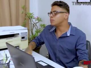 Entrevistando o novinho pra entrar غ empresa