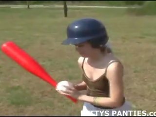 Innocente 18anni giovanissima giocare baseball all'aperto