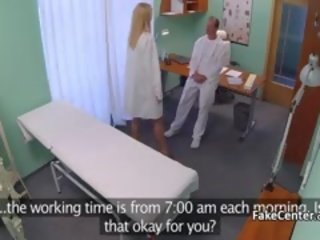 Verpleegster neuken intern bij ziekenhuis