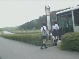 Japonesa adolescente e maniac em autocarro filme