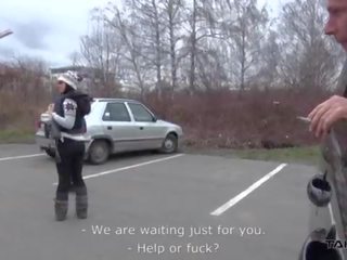 Dålig ungerska cookie fick kicked ut naken vid den buss station