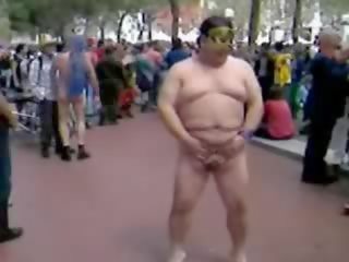 Gorda asiática joven pajeando en la calle película