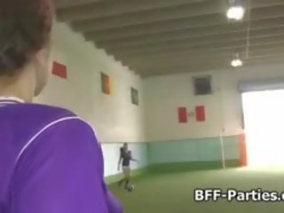 Έφηβος/η λεσβιακό ποδόσφαιρο ομάδα γλείφει μουνί