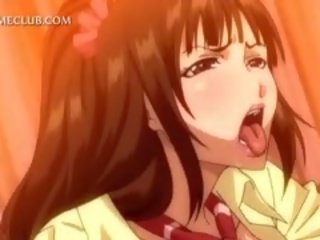 Tatlong-dimensiyonal anime sweetheart makakakuha ng puke fucked bista mula sa ilalim ng palda sa kama