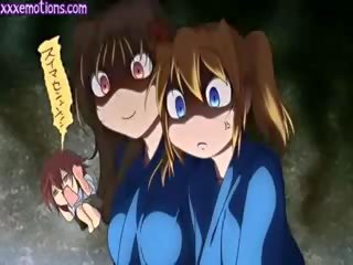 Dy anime vajzat shkoj maskë