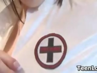 若い 看護師 ビデオ オフ 彼女の 大きい 乳房