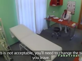 Inviting pacient fucked v čakania izba v falošný nemocnica