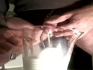 Melk invoeging in phallus en sperma
