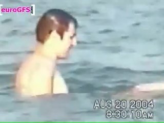 Gabriella fucks en pojke i den vatten
