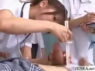 جبهة مورو اليابان الدكتور. instructs الممرضات في لائق وظيفة اليد