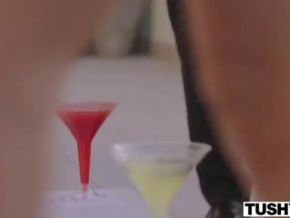 Poponeata anal-hungry tourists avi & naomi seduce bartender