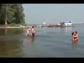 Çok sandviç çıplak islak gömlek fishing üzerinde sarılı