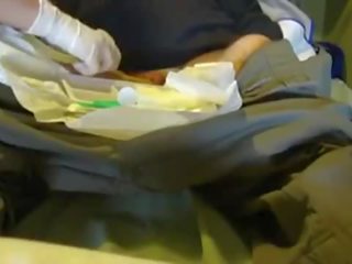 Enfermeira bate uma punheta punktas o tetraplegico