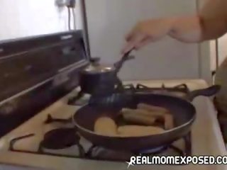 Máma jsem rád šoustat fascinating cooking čas!