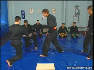 Ομάδα Ενήλικος ταινία immediately μετά karate κατηγορία