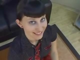 Beguiling punkové rocker bellarotica saje a fucks pov