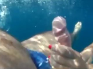 Di bawah air dewasa klip swiming ejakulasi di luar vagina