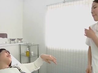 Japonesa lesbianas coqueta spitting masaje clínica subtitulado