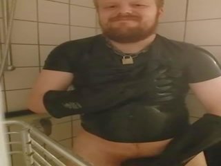 Rubbercub wanking sisään suihku