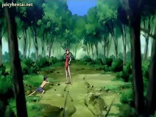 Hentai anak perempuan mendapat diskrukan dalam hutan