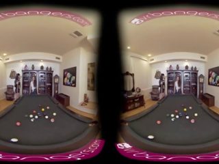 Vr porn-mom 魅了する 彼女の ステップ ガールフレンド へ 持っている 汚い クリップ 上の ザ· プール テーブル