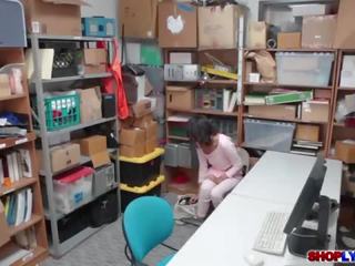 Крихітна коледж особливість kat arina трахає в в офіс