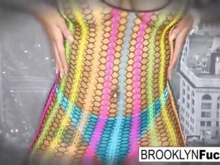 Sexybrooklyn alır bir yük üzerinde onu kocaman tüysüz