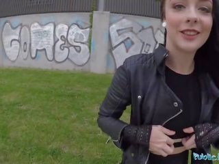 Public agent alessa savage devine creampied în aer liber