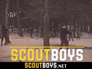 Jovens depilados fica sua cu pumped ao ar livre por núbil gay-scoutboys&period;net