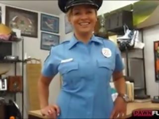 To ngực công an sĩ quan được cô ấy âm hộ fucked lược qua pawn đàn ông